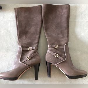 Gorgeous Grey Suede zipper boots